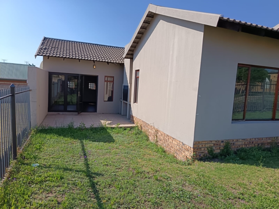 To Let 3 Bedroom Property for Rent in Hillside Free State